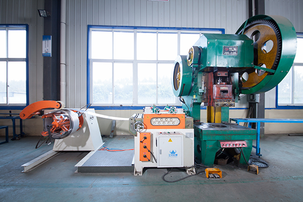 开式可倾压力机